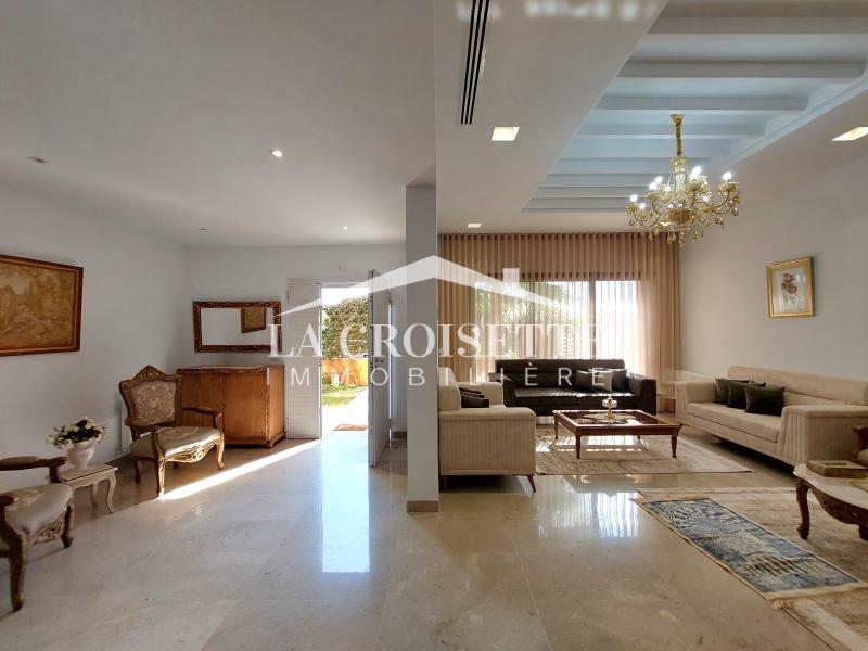 Triplex S+3 avec jardin et piscine couverte à La Soukra